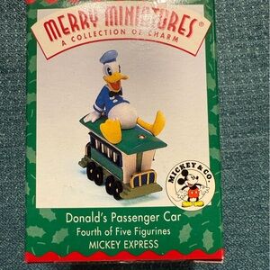Merry Miniatures Donald's Passenger Car Figurine‎